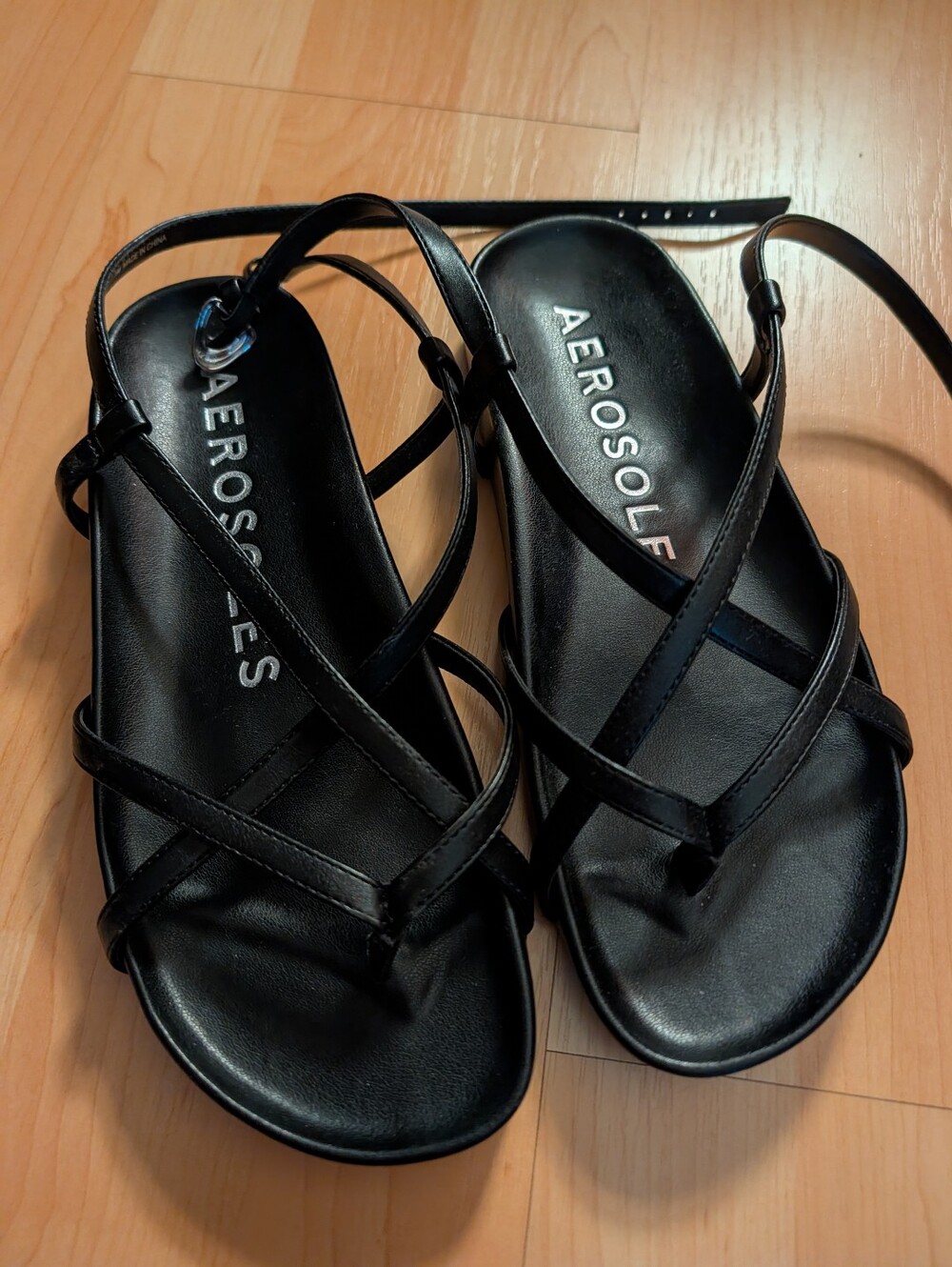 AEROSOLES Leera Black Strappy Crossband Sandals